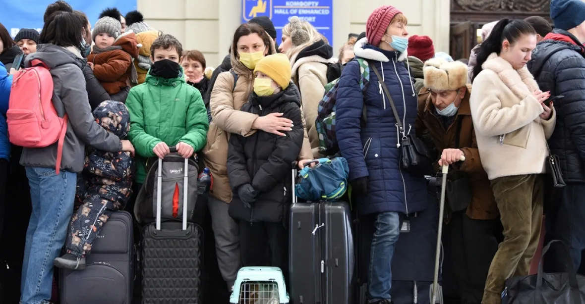 Vláda si půjčí na uprchlíky z Ukrajiny, schválila přijetí 4,9 miliardy od EIB