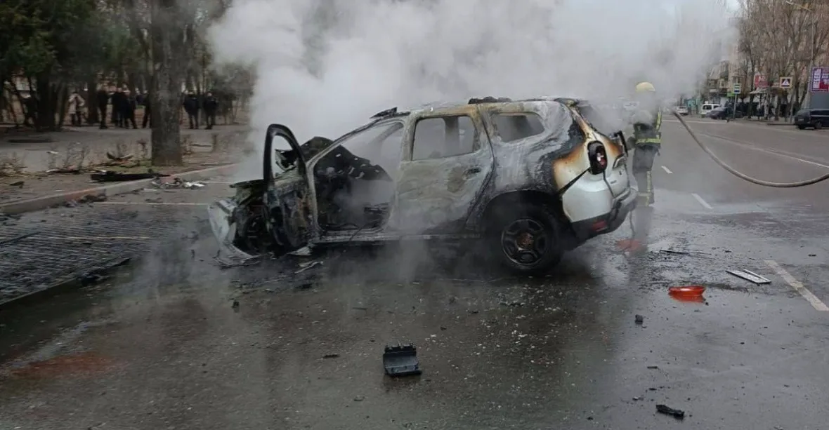 V Melitopolu vybuchlo auto s Rusy, úřady hlásí dva zraněné