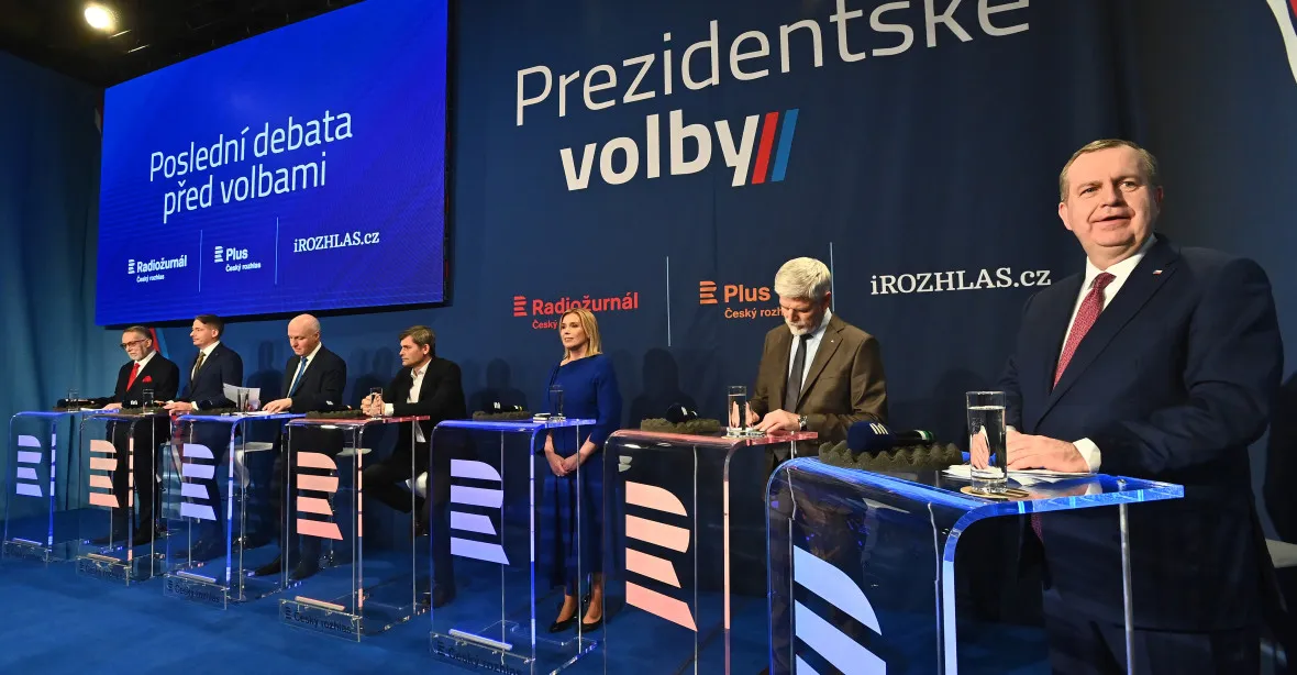 OBRAZEM: Česko volí prezidenta. Babiš poslední debatu vynechal