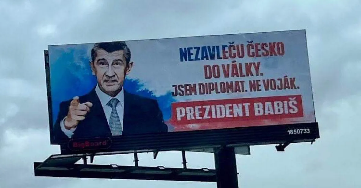 Babiš na nových billboardech varuje před Pavlem a válkou. „Parazituje na strachu lidí“