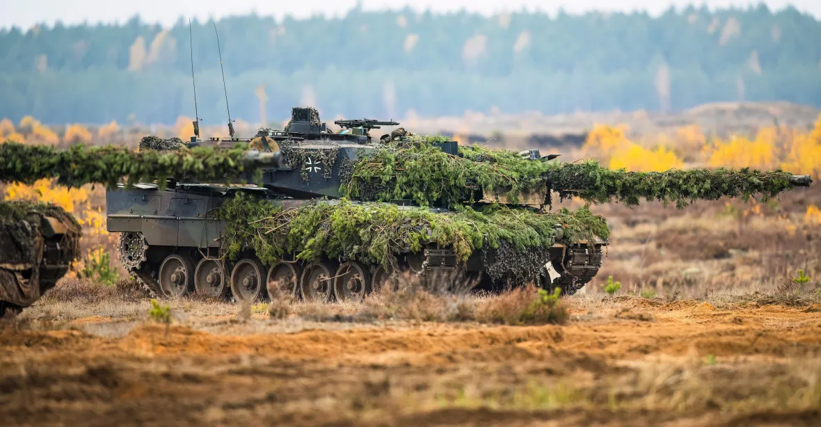 USA se připravují na dlouhodobou podporu Ukrajiny. Vývoz německých tanků je otázkou času