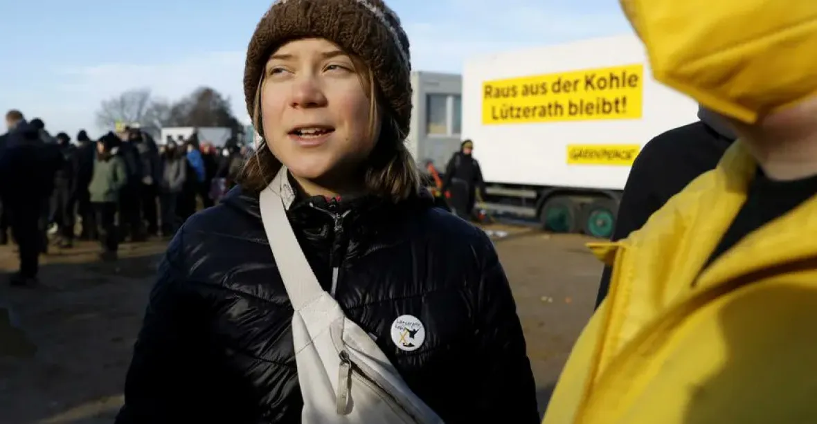 Německá policie zadržela a pak propustila Gretu Thunbergovou. Ta protestovala proti těžbě v uhelném dole
