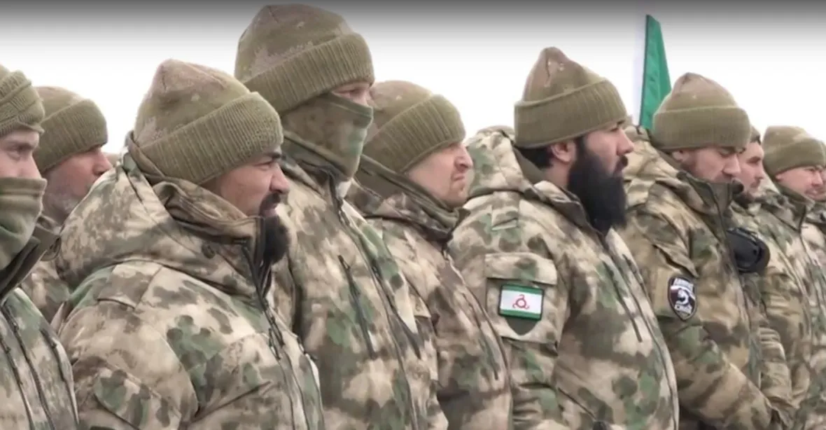Vedení ruských vojsk chce hladké oholení. K muslimům patří plnovous, zuří Kadyrov