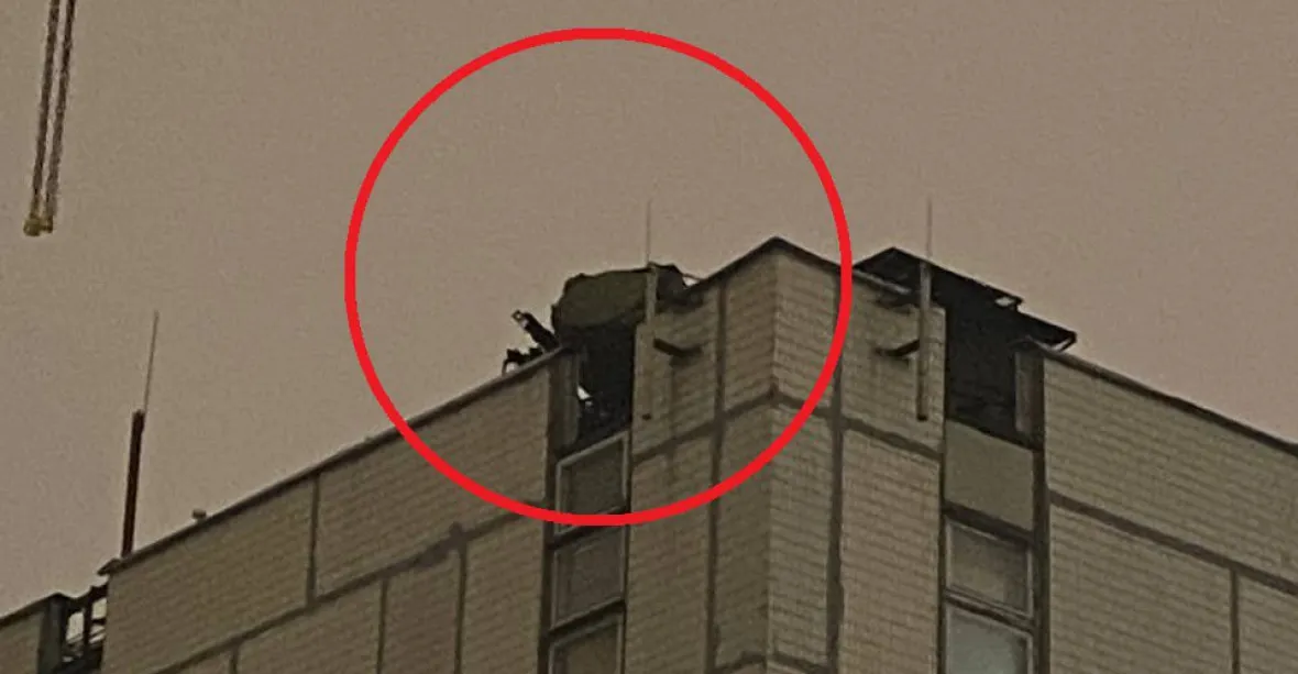 Protiletecké systémy na střechách vládních budov v Moskvě. Rusko mluví o cvičení