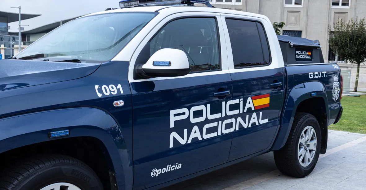 Muž útočil mečem v kostelech na jihu Španělska. Jeden člověk zemřel, další jsou zranění