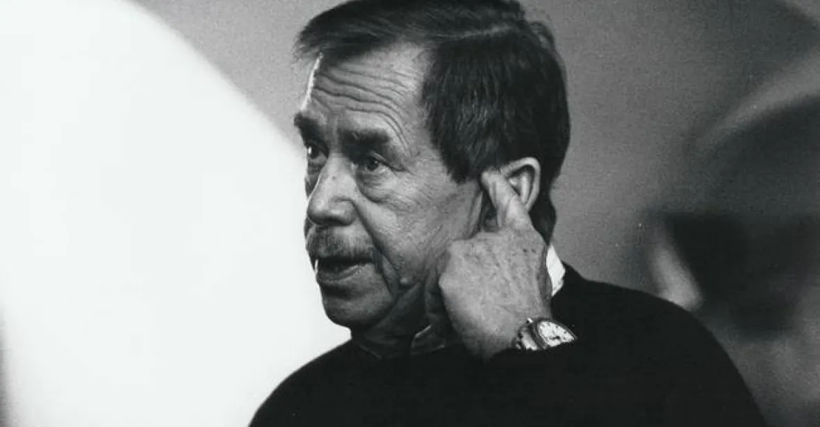 Prezidentské předávání: Havel prý Klausovi nechal kancelář v rozkladu