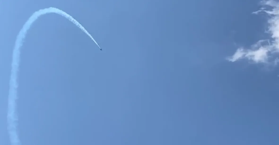 VIDEO: USA sestřelují jeden neznámý letící objekt za druhým. Co je za tím?