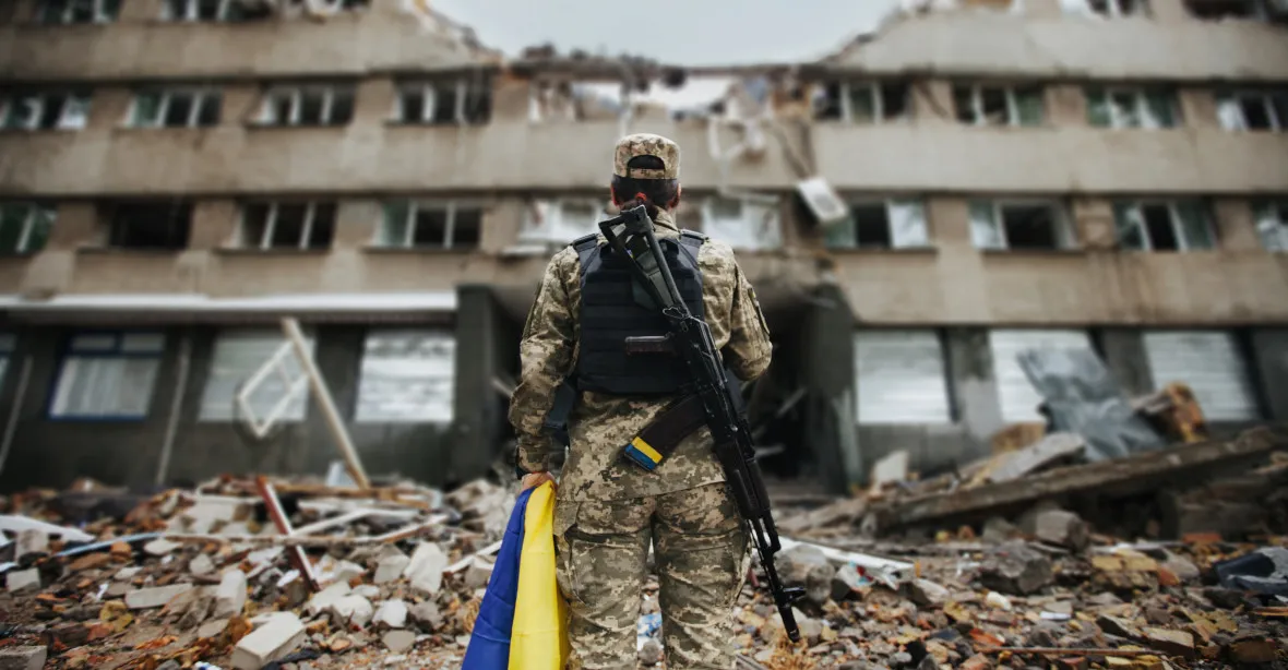 Rok zmaru a utrpení. Jak ukrajinský „David“ bojoval s ruským „Goliášem“