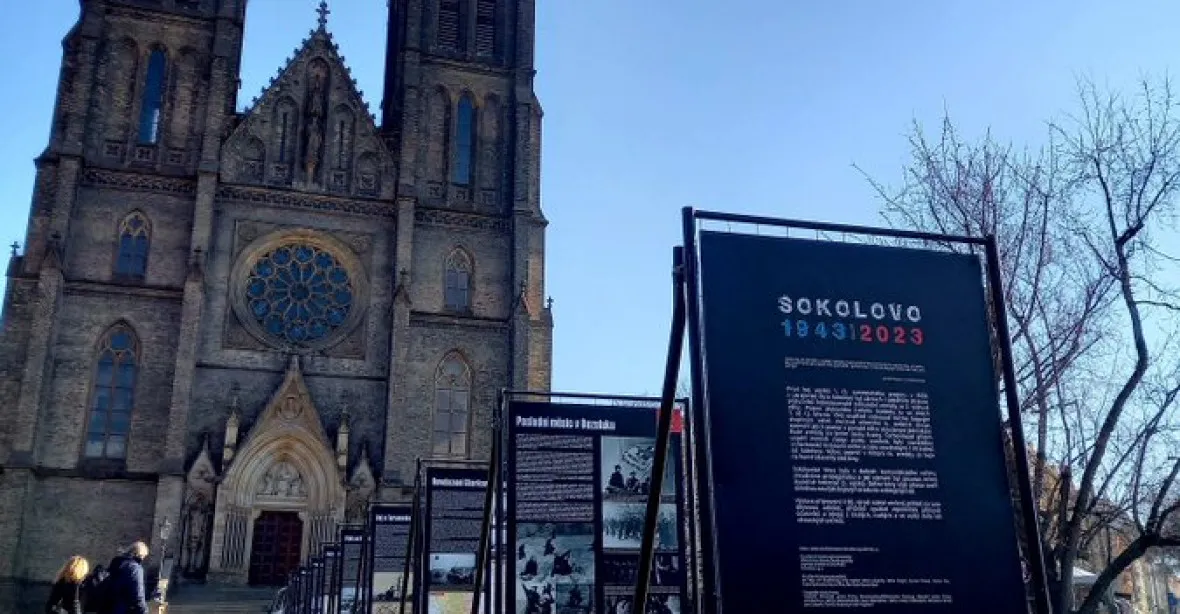 U Sokolova se dnes znovu bojuje. Češi si připomínají 80. výročí bitvy na Ukrajině