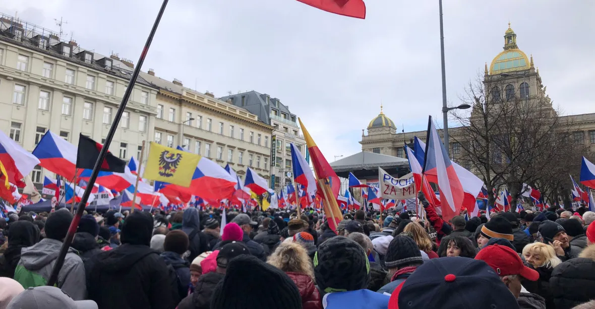 OBRAZEM: Česko proti bídě. Na protivládní demonstraci se sešly tisíce lidí. „Nastal čas vzít si naši zemi zpět!“