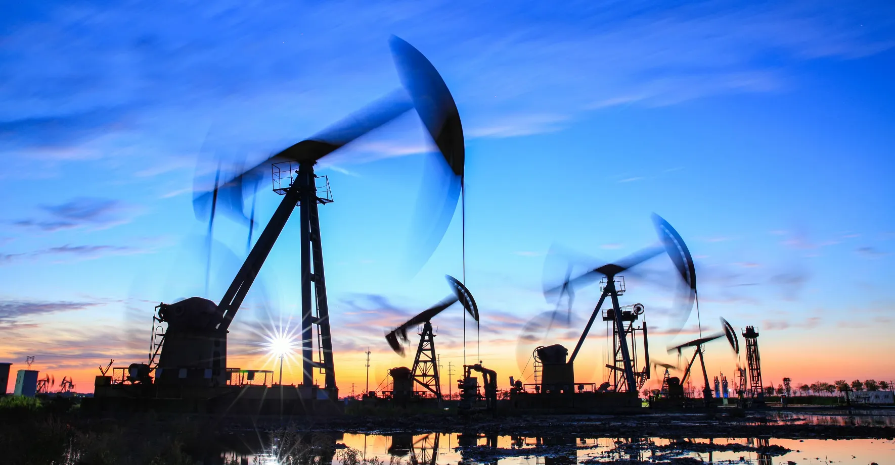 Největší zisk ropné firmy v historii. Saudi Aramco s náskokem porazila konkurenty z USA
