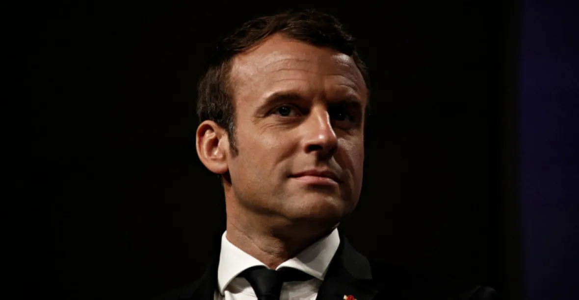 Macron ustál hlasování o nedůvěře. Protesty proti důchodové reformě potrvají týdny