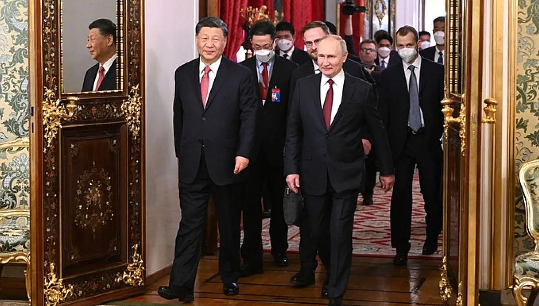 Čínský prezident Si odletěl z Moskvy, Putinovi neomezené partnerství neslíbil