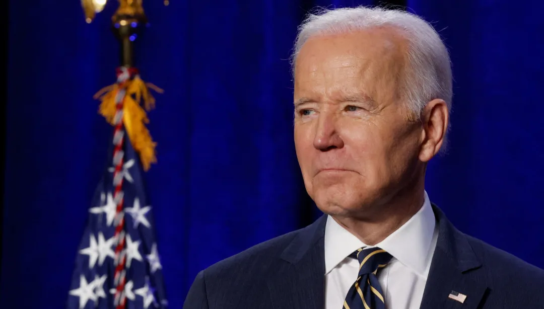 Biden prokládal vtípky o zmrzlině s komentáři k masové vraždě ve škole v Tennessee