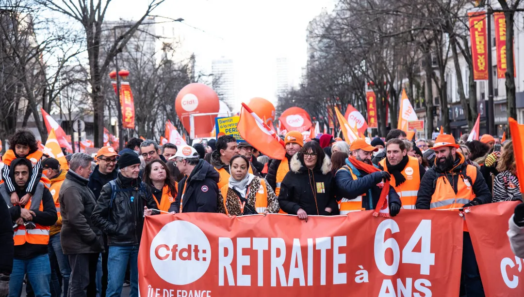 Francii ochromila desátá generální stávka, v ulicích je rekordní počet policistů