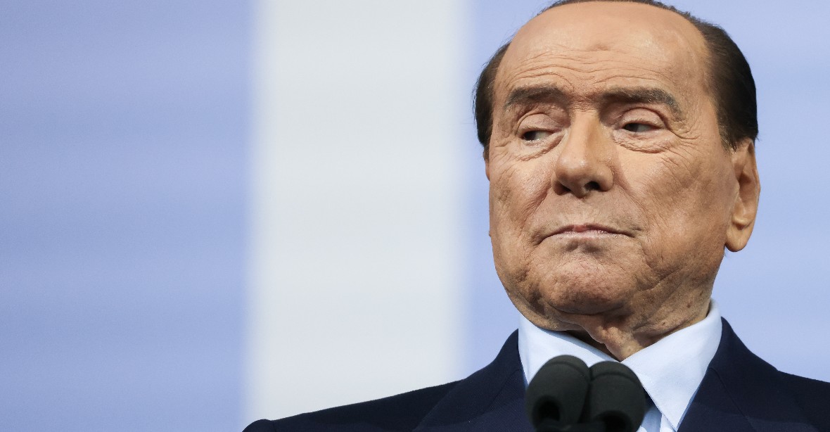 Bývalý italský premiér Berlusconi je na jednotce intenzivní péče