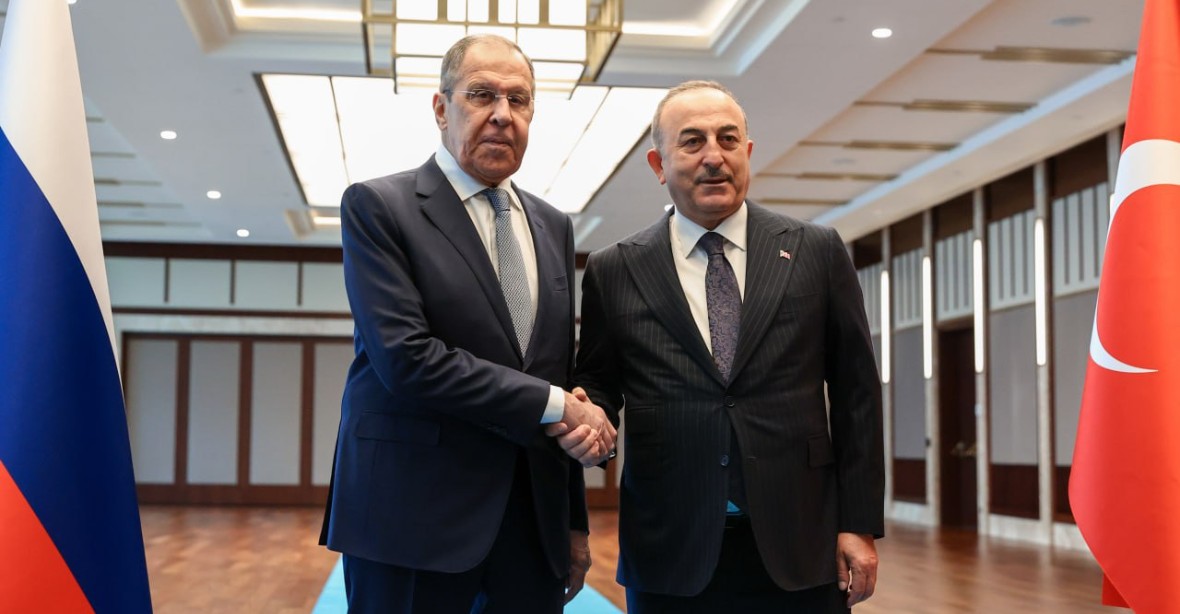 Lavrov chce „řád bez nadvlády USA“. Podle Turecka boje na Ukrajině na jaře zesílí