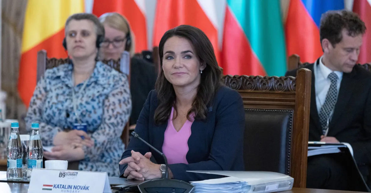 Maďarská prezidentka poprvé proti Orbánovi. Vetovala zákon o donášení na LGBT