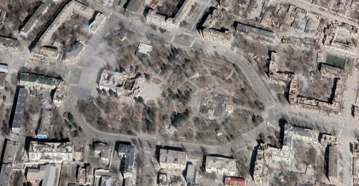 FOTOGALERIE: Díry, trosky, rozvaliny... Google Mapy ukazují snímky zdevastovaného Mariupolu