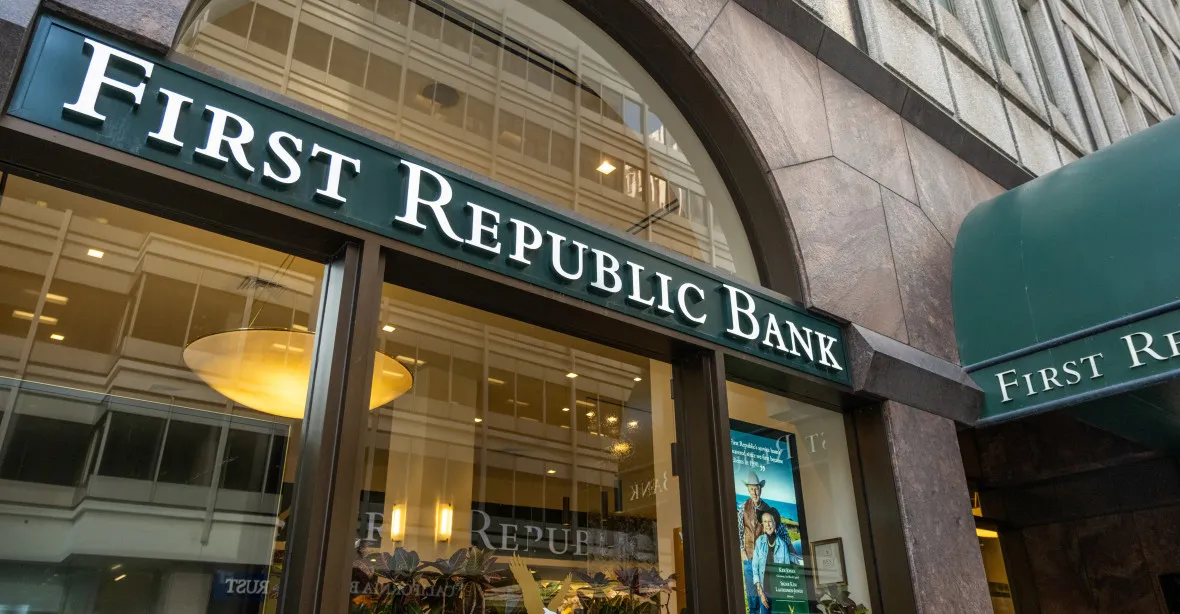 Další americká banka před krachem. O First Republic projevily zájem JPMorgan a PNC