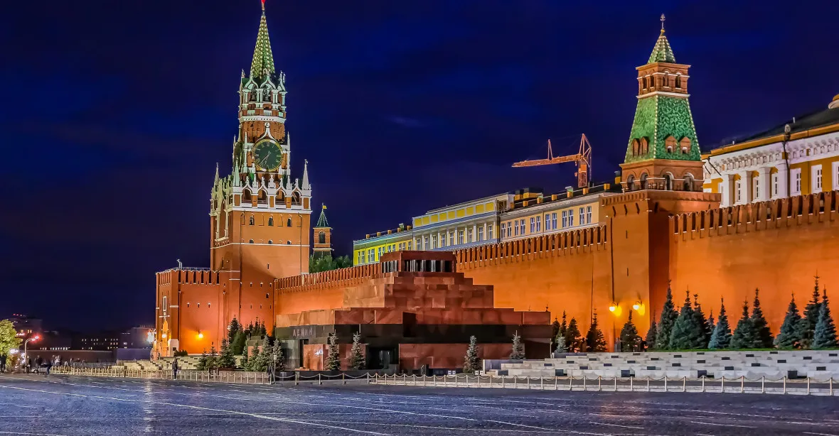 Ukrajinské drony nad Kremlem? Nepravděpodobné. Za útokem mohlo stát samo Rusko