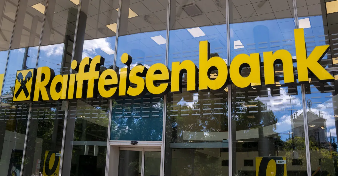 Raiffeisenbank klesl čistý zisk o 28 procent na 864 milionů Kč