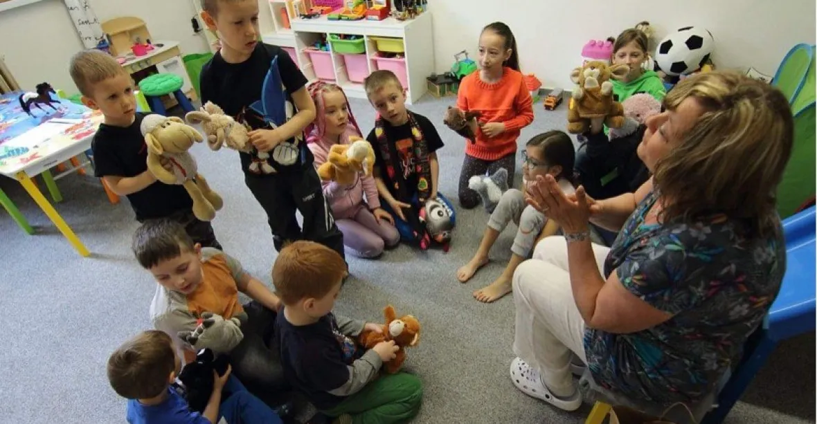 Na ukrajinské děti se kladou nižší nároky, tvrdí školní inspekce