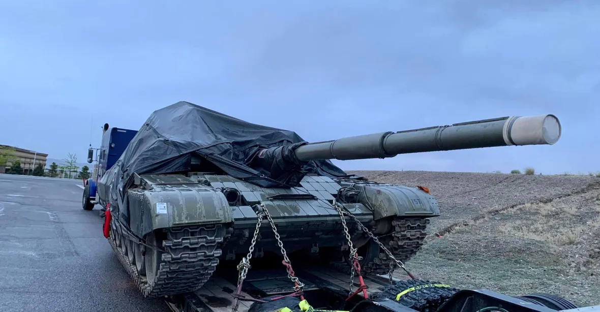Co dělají české tanky v poušti? USA tam staví prototyp nepřátelské armády