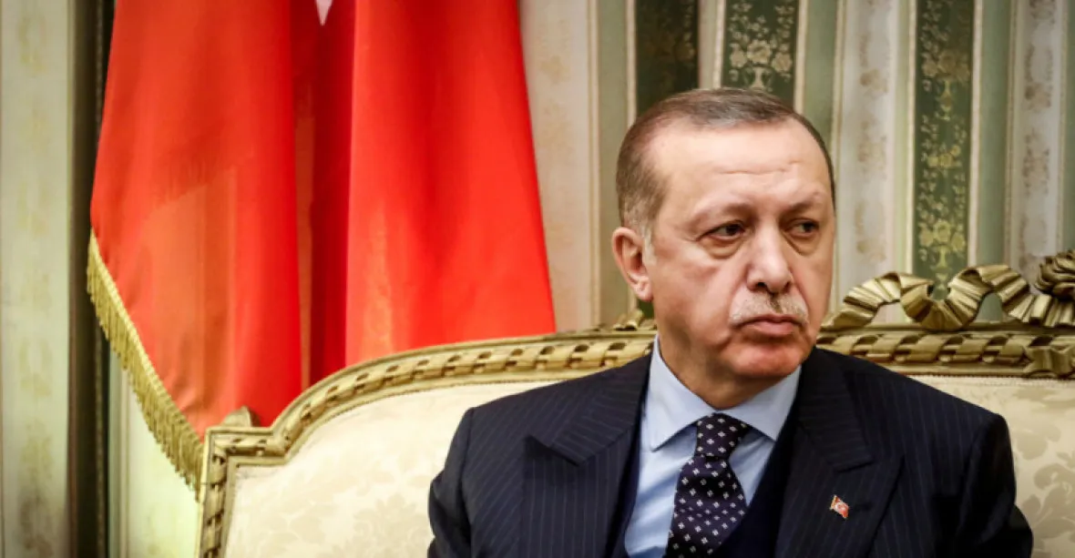 Sultán na Bosporu zůstává. Erdogan se sám prohlásil za vítěze prezidentských voleb