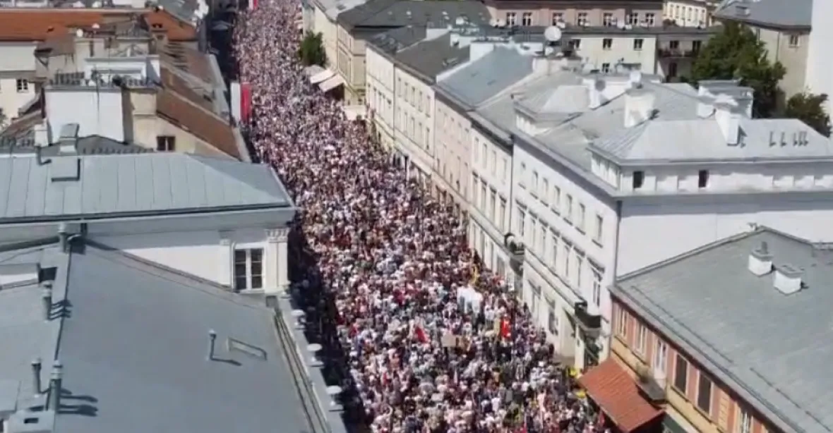 VIDEO: Ve Varšavě vyšla do ulic liberální opozice