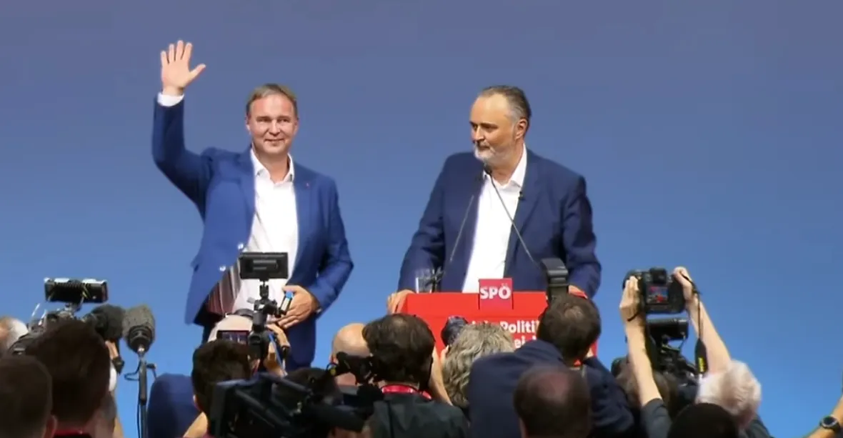 Trapná chyba rakouské SPÖ. Prohlásila předsedou Doskozila, ale radoval se jeho soupeř