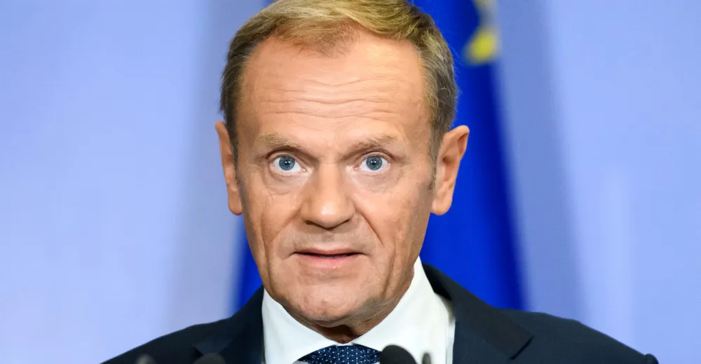 Evropská komise zahájí řízení s Polskem, nelíbí se jí „lex Tusk“