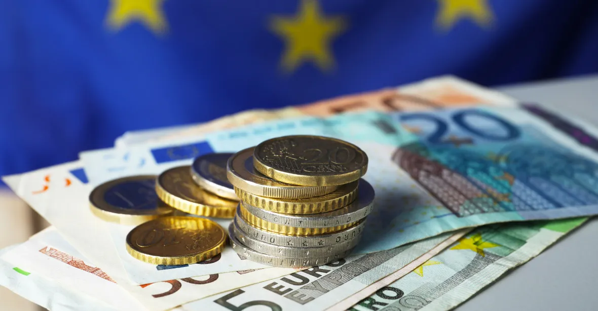 Střet o dluhy v EU. Německo chce pevná pravidla, Francie hlavně prosperitu