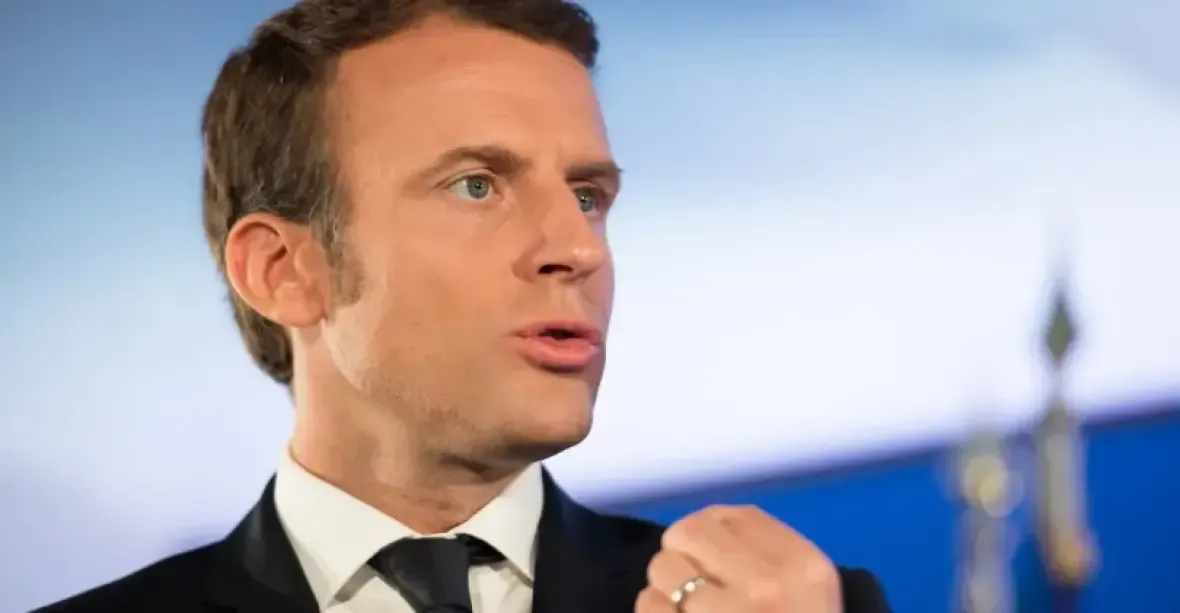 Macron chce zavést mezinárodní daň: Bude financovat boj s chudobou a klimatickými změnami