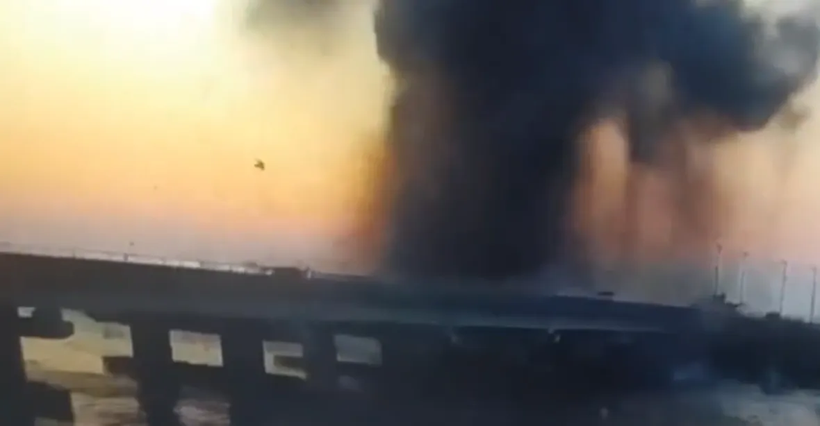 VIDEO: Úder na most. Brána na Krym je vážně poškozená, přiznalo Rusko