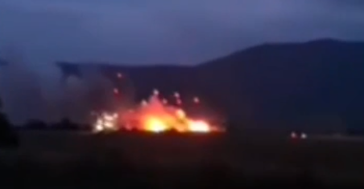 V ruském týlu na anektovaném Krymu hoří muniční sklad, probíhá evakuace