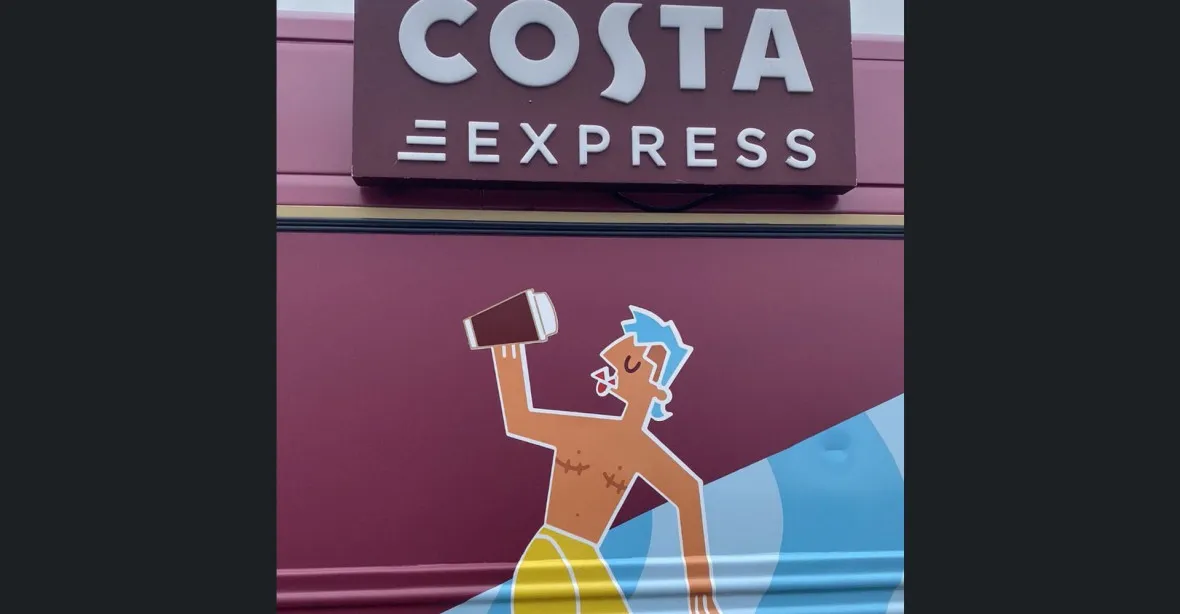 Costa Coffee ukázala v kampani obrázek trans muže s odstraněnými ňadry. Odpůrci volají po bojkotu