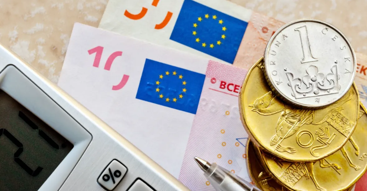 Česká měna opět ztrácela k euru, je nejslabší od prosince