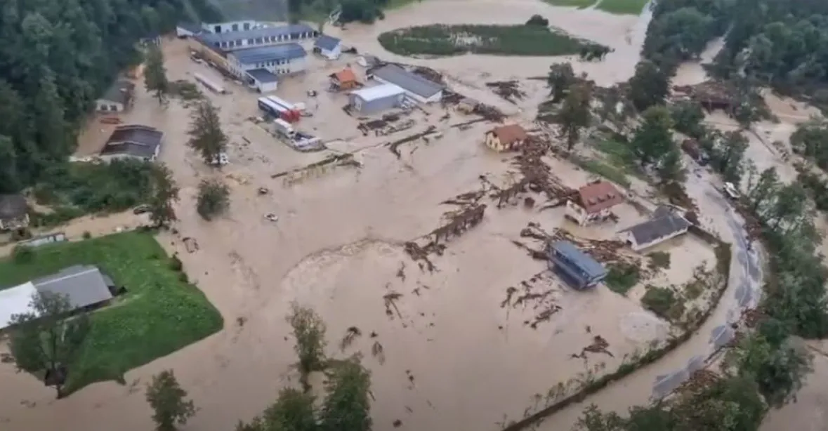 „Největší přírodní katastrofa v historii Slovinska.“ Při povodni se protrhla hráz na řece Mura