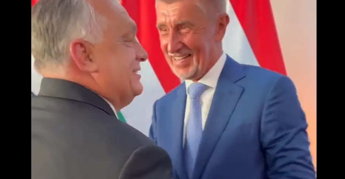 Babiš se fotil se státníky, chytil Kurze i Erdogana. Orbán ho pozval na mistrovství