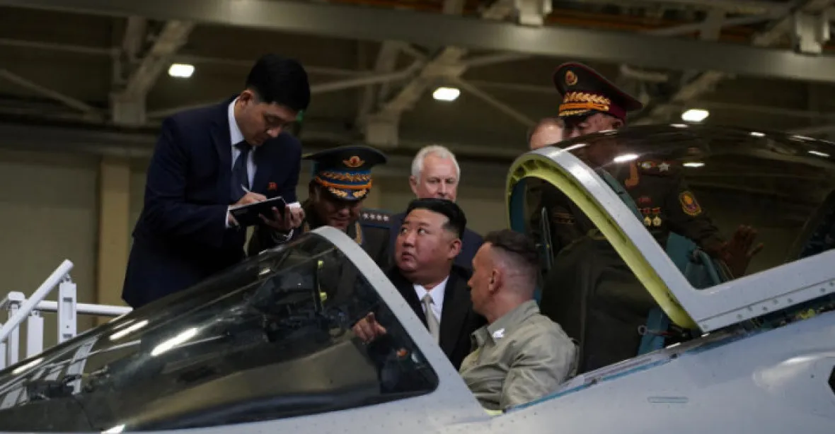 Kim se díval na vojenskou fregatu, Kinžal a dalekonosné bombardéry ve Vladivostoku