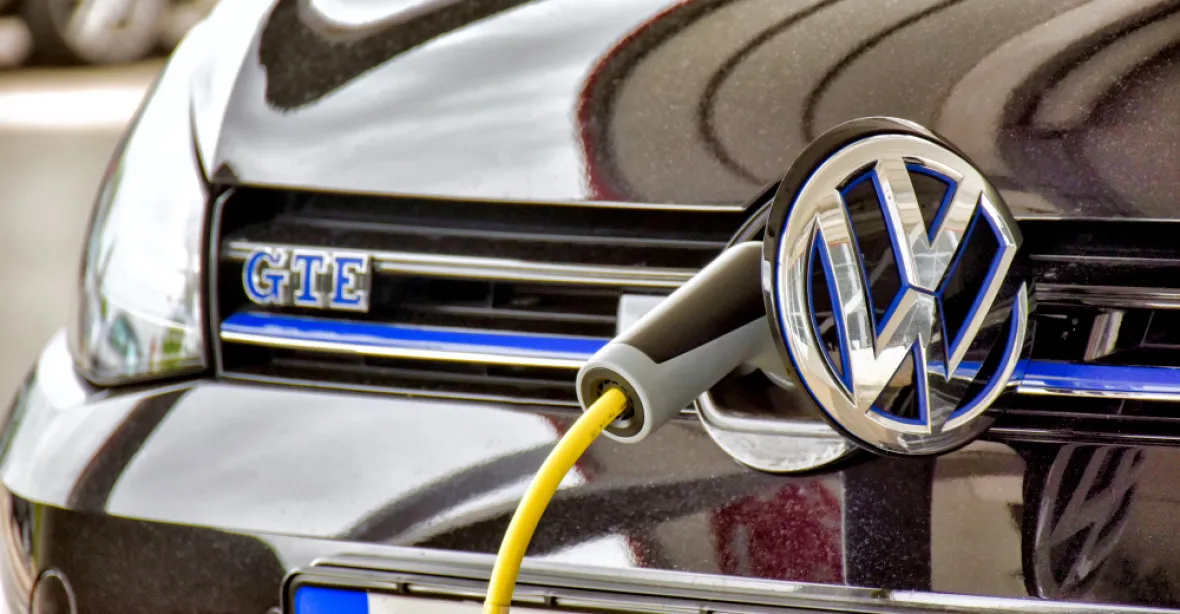 „Je levnější dovážet než vyrábět v Německu.“ Šéf Volkswagenu popisuje průšvih Evropy s auty