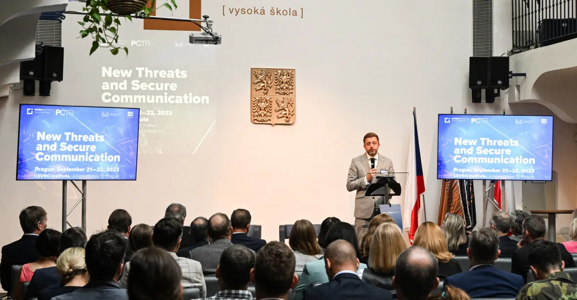 Válka na Ukrajině je příležitost k technologickému rozvoji, zaznělo na konferenci CEVRO Institutu