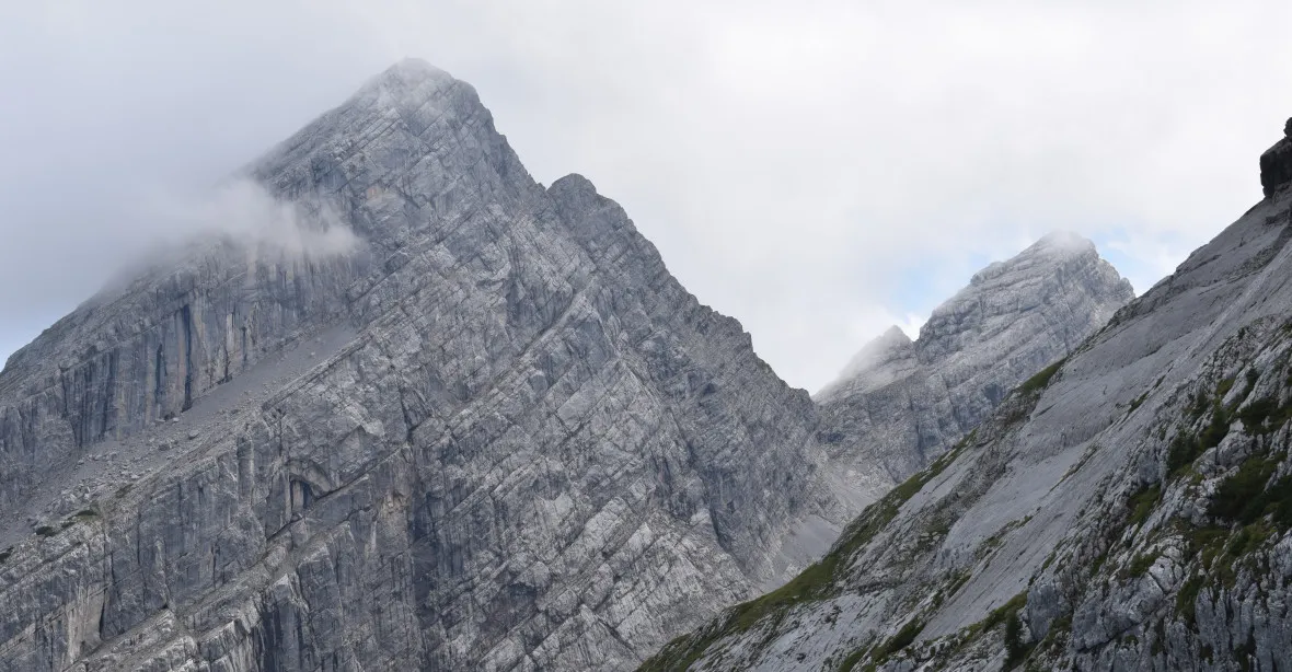 V německých Alpách zahynul český turista. Jeho kolega vyvázl těžce zraněný