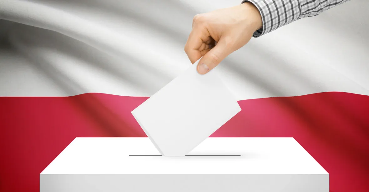 ONLINE: Konečné výsledky z Polska. PiS má 35 %, výsledek zřejmě na sestavení vlády nestačí