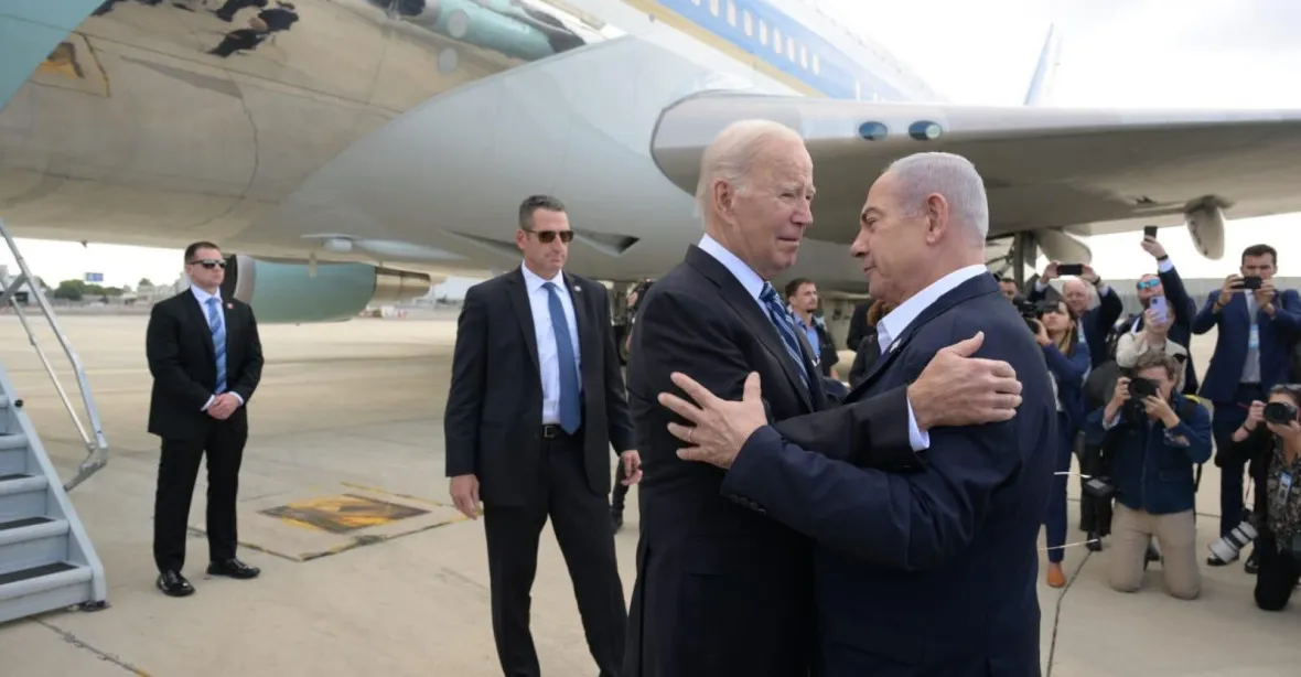 Biden přiletěl do Izraele, za výbuch u nemocnice v Gaze podle něj mohou Palestinci