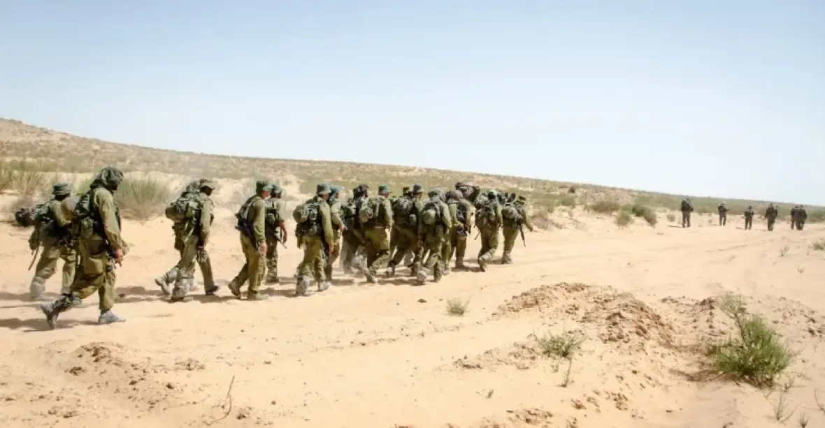 Izraelská armáda chce do Gazy, Netanjahu váhá