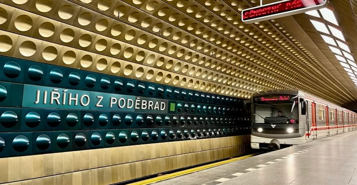 Cestující mohou po rekonstrukci využívat stanici metra A Jiřího z Poděbrad