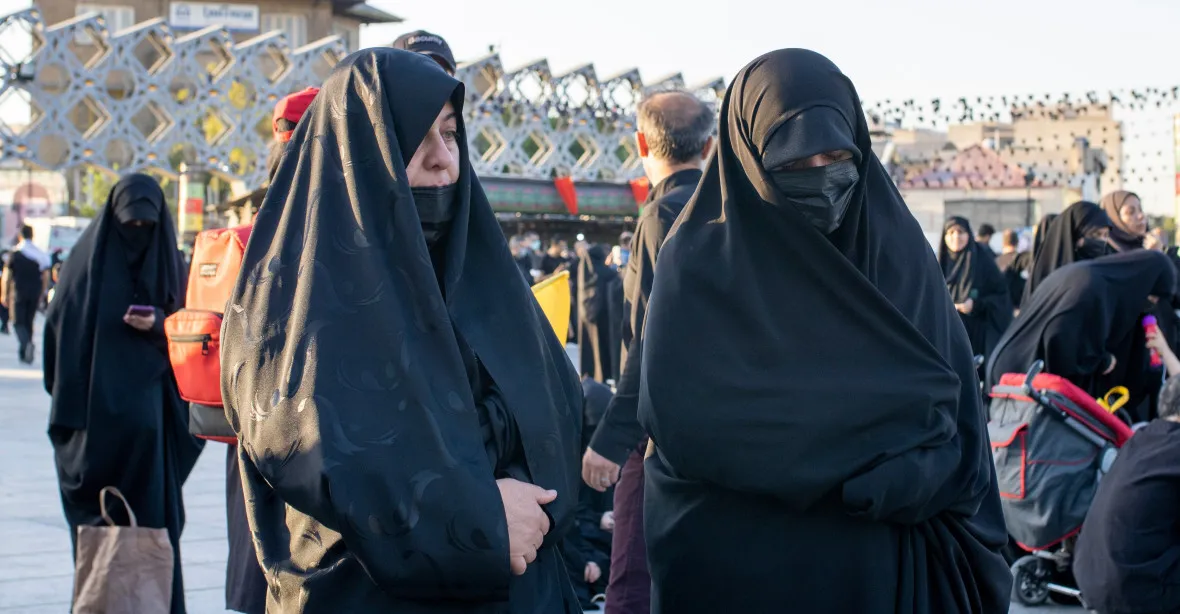 VIDEO: Místo sukní hidžháby. Oblékání arabských žen se dramaticky změnilo