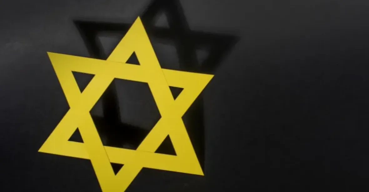 Útoky školáků na Židy v Paříži. Syrský chlapec napadl rabína, hoch chtěl pobodat učitelku